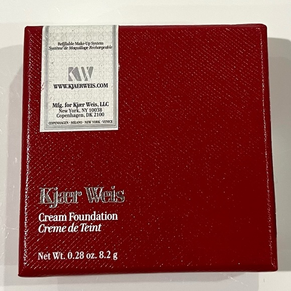 Kjaer Weis Cream Foundation Dainty - Picture 2 of 6